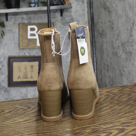 NWT Universal Thread Womens Cypress Winter Boots 88375529 Taupe Brown 11M - Picture 8 of 10